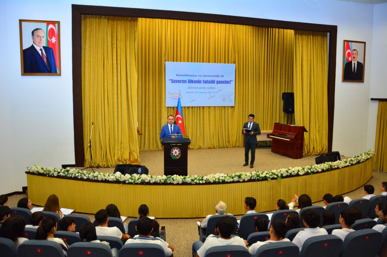 Seymur Orucov ali məkətəbə qəbul olan gənclərlə görüşdü - FOTOLAR